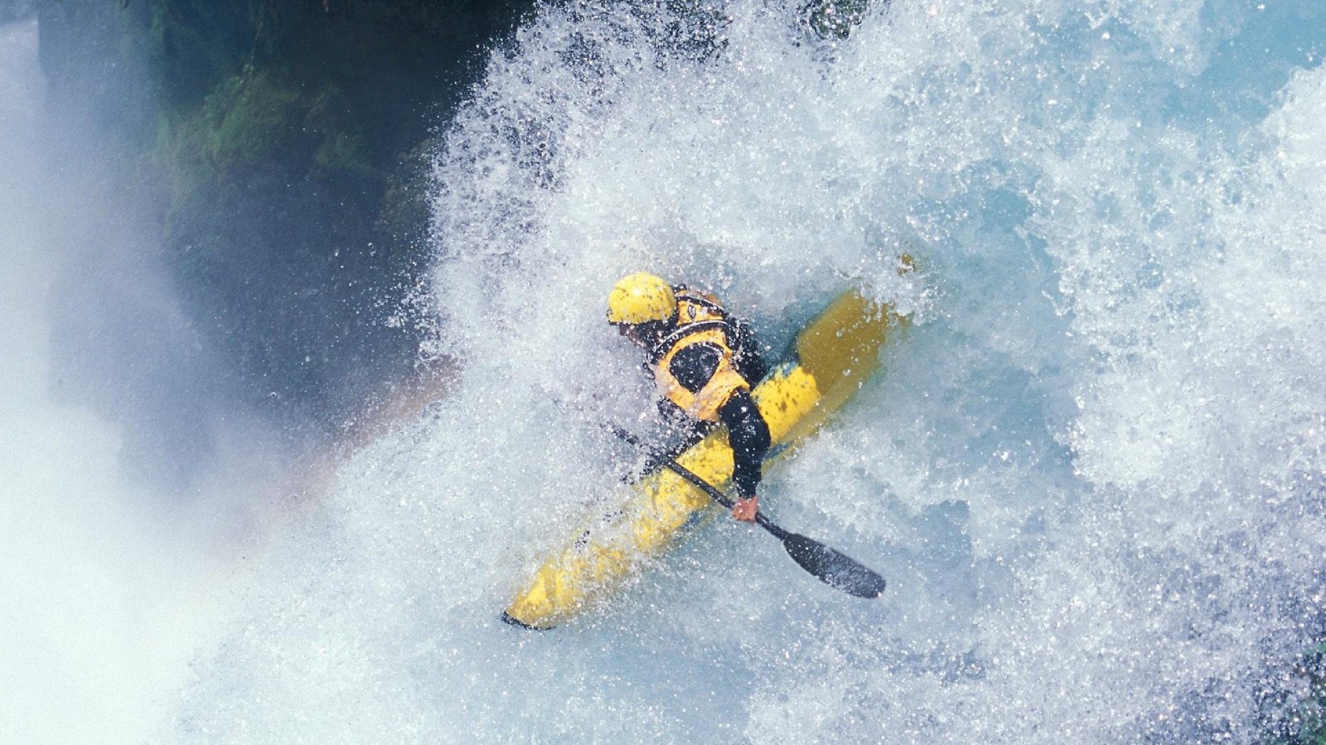 开云体育官网-F1引擎轰鸣下的战火回响，当波兰打穿伊拉克，体育如何折射世界裂痕